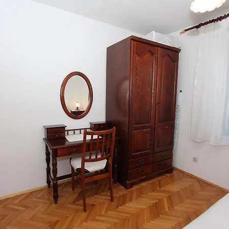 Lara Apartment *